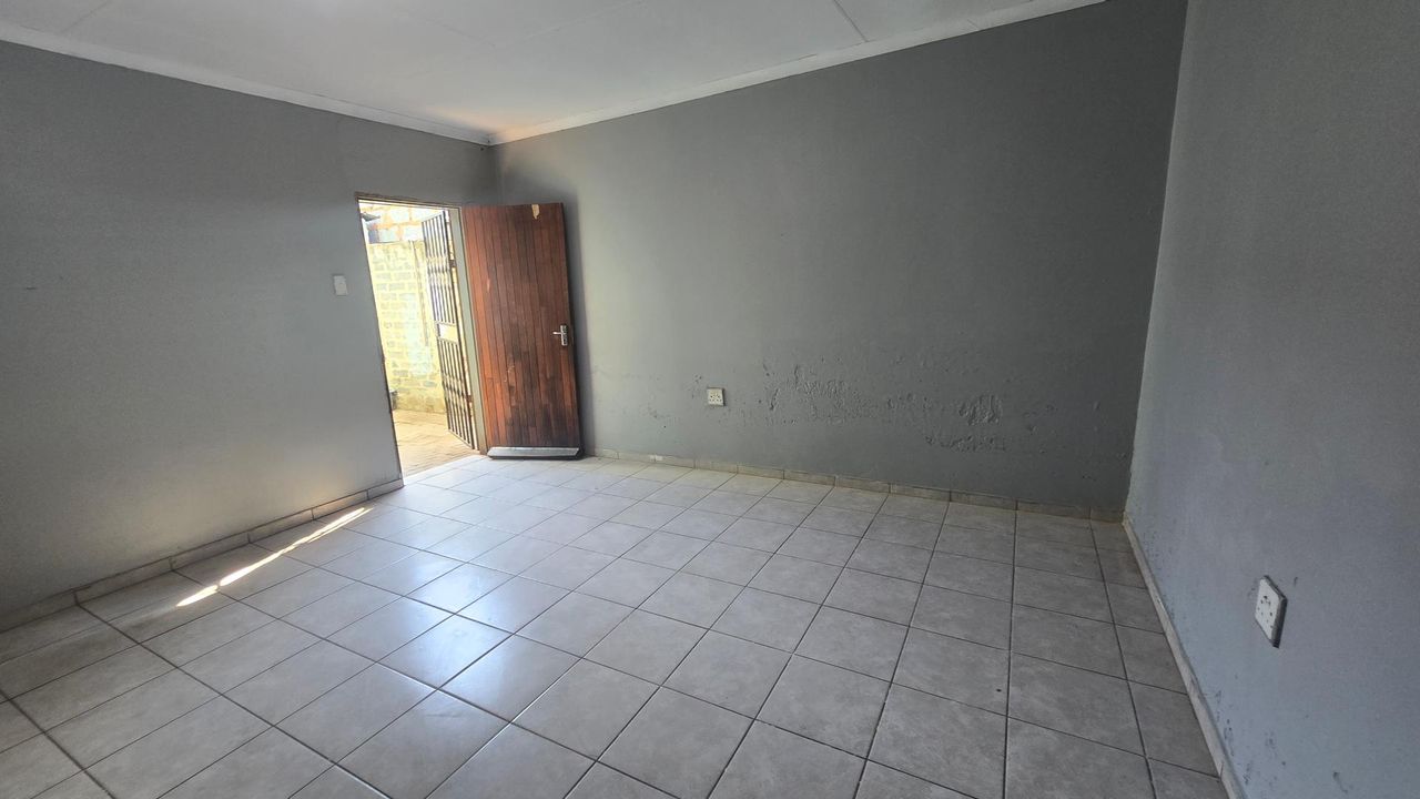 Photo 3 of 12