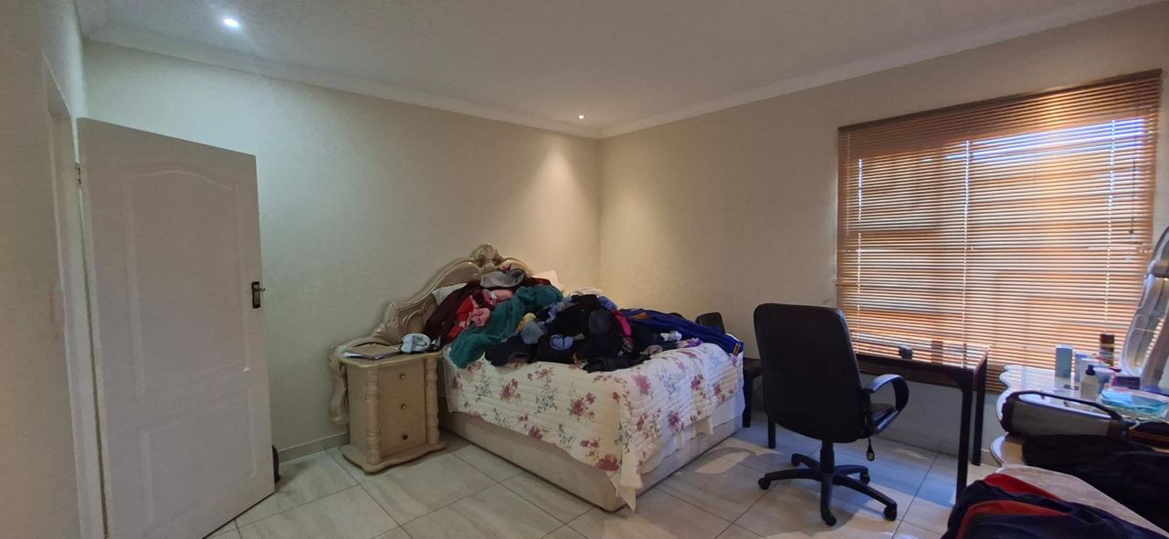 Photo 18 of 20