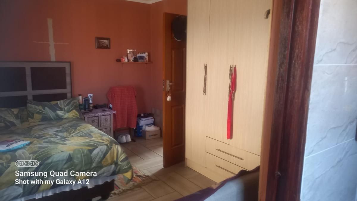 Photo 22 of 26