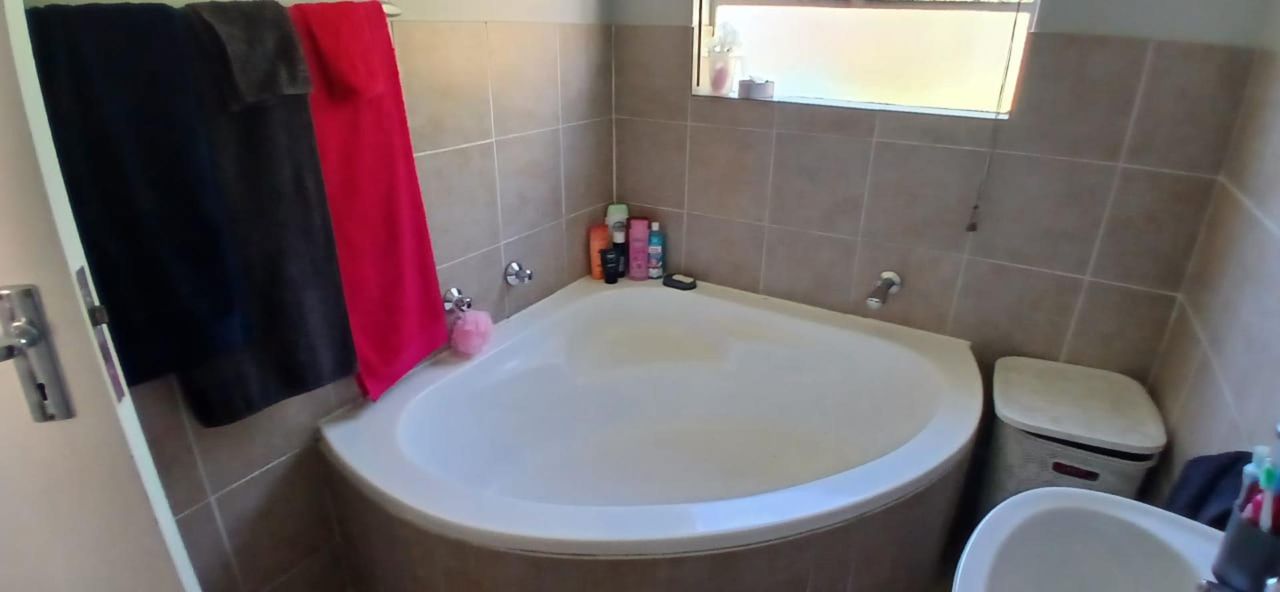 Photo 11 of 23