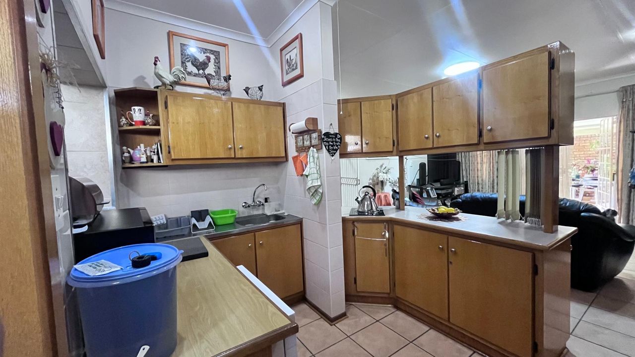 Photo 12 of 28