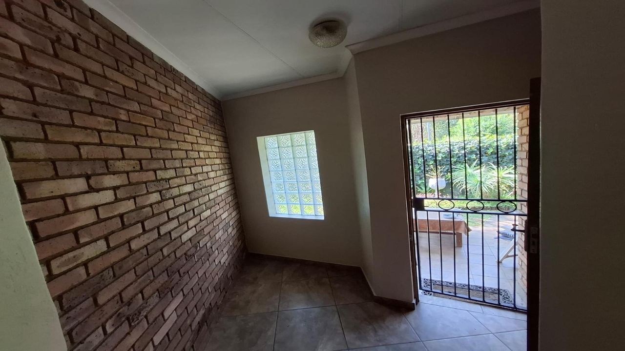 Photo 3 of 25