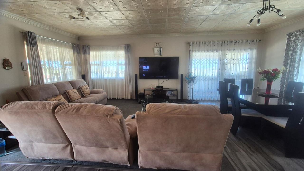 Photo 3 of 21