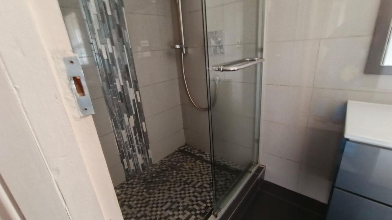 Photo 16 of 22