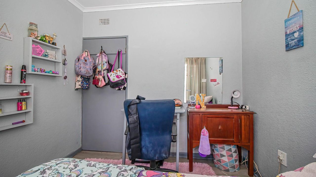 Photo 19 of 24