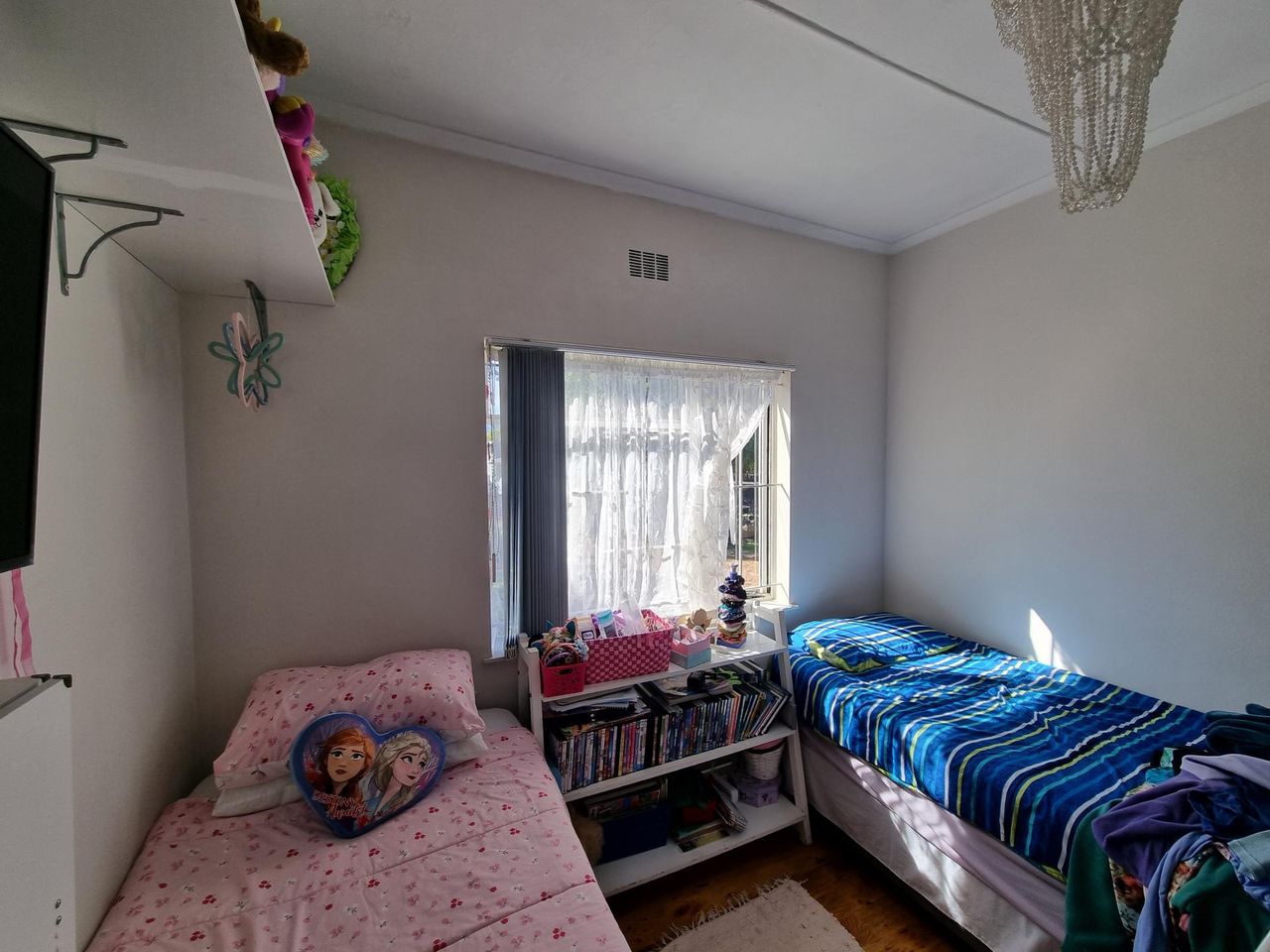 Photo 10 of 33