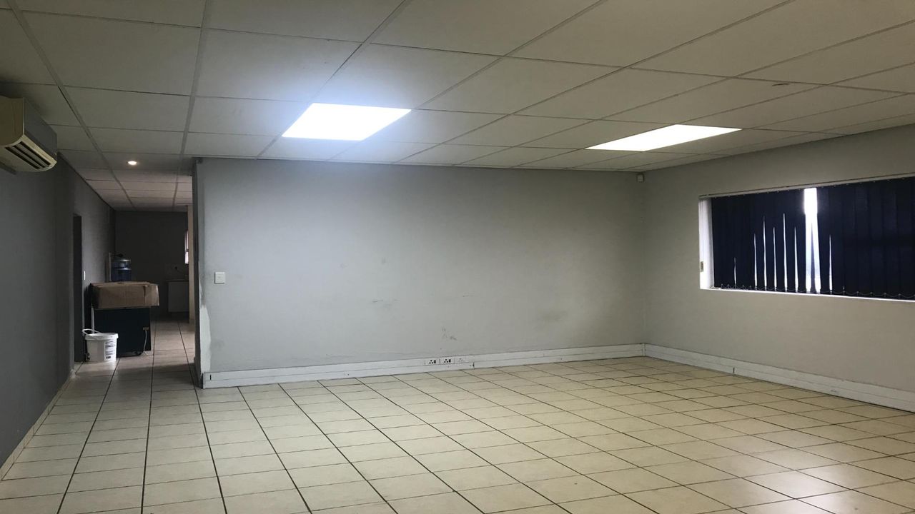 Photo 9 of 32