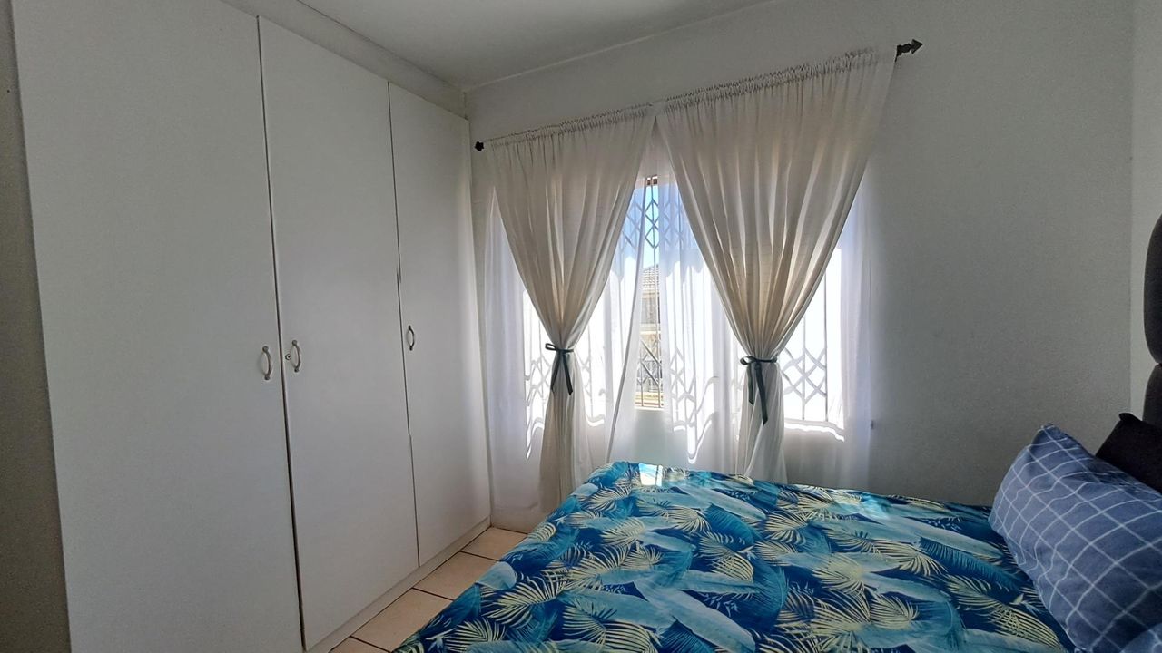 Photo of 2 Bedroom apartment to rent in Southgate, Phoenix