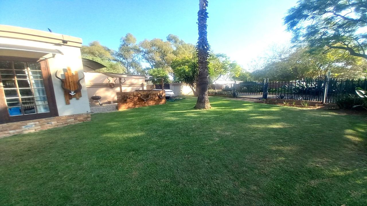 Photo 19 of 27