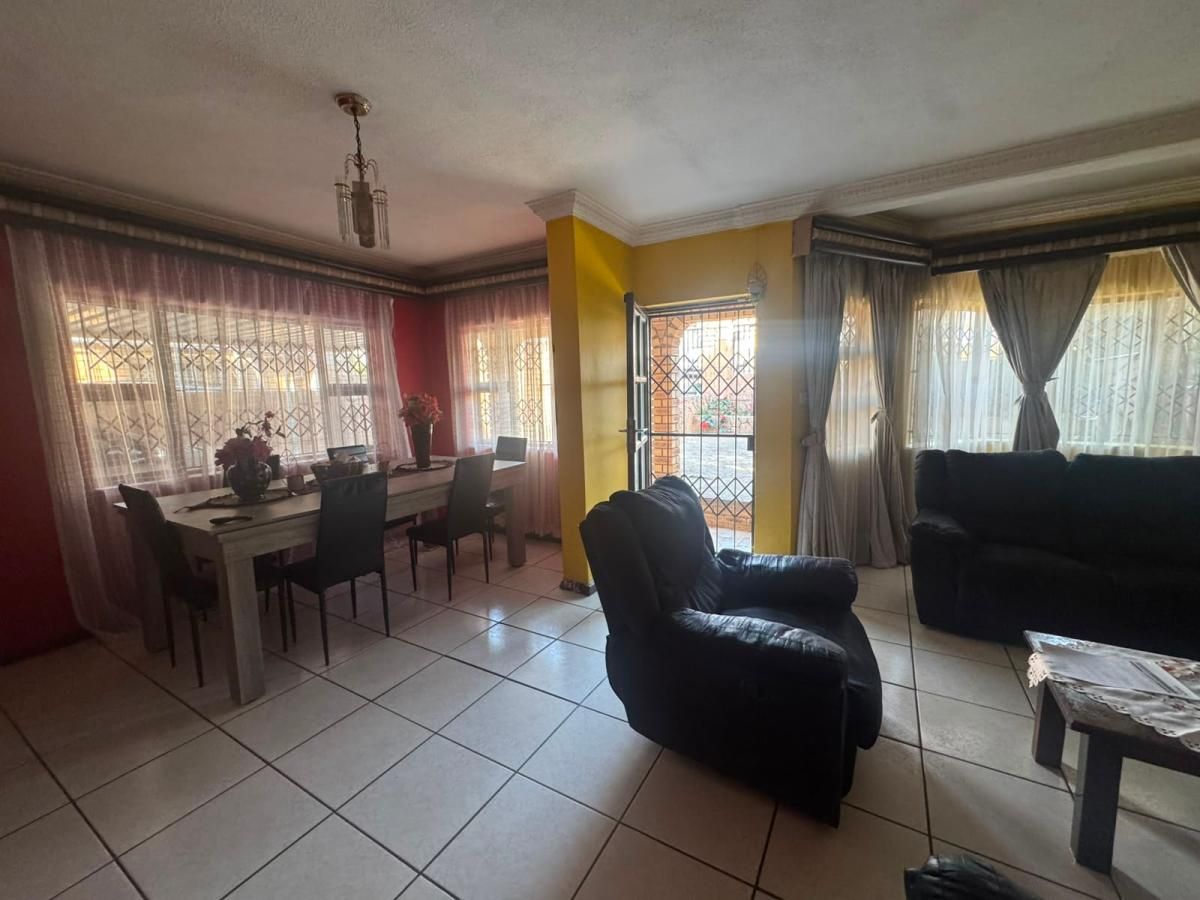 Photo of 6 Bedroom house for sale in Redfern, Phoenix