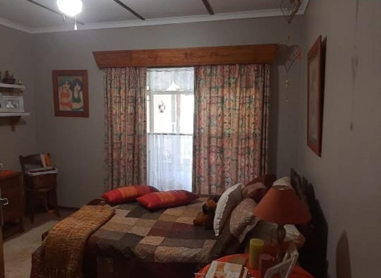 Photo 18 of 25