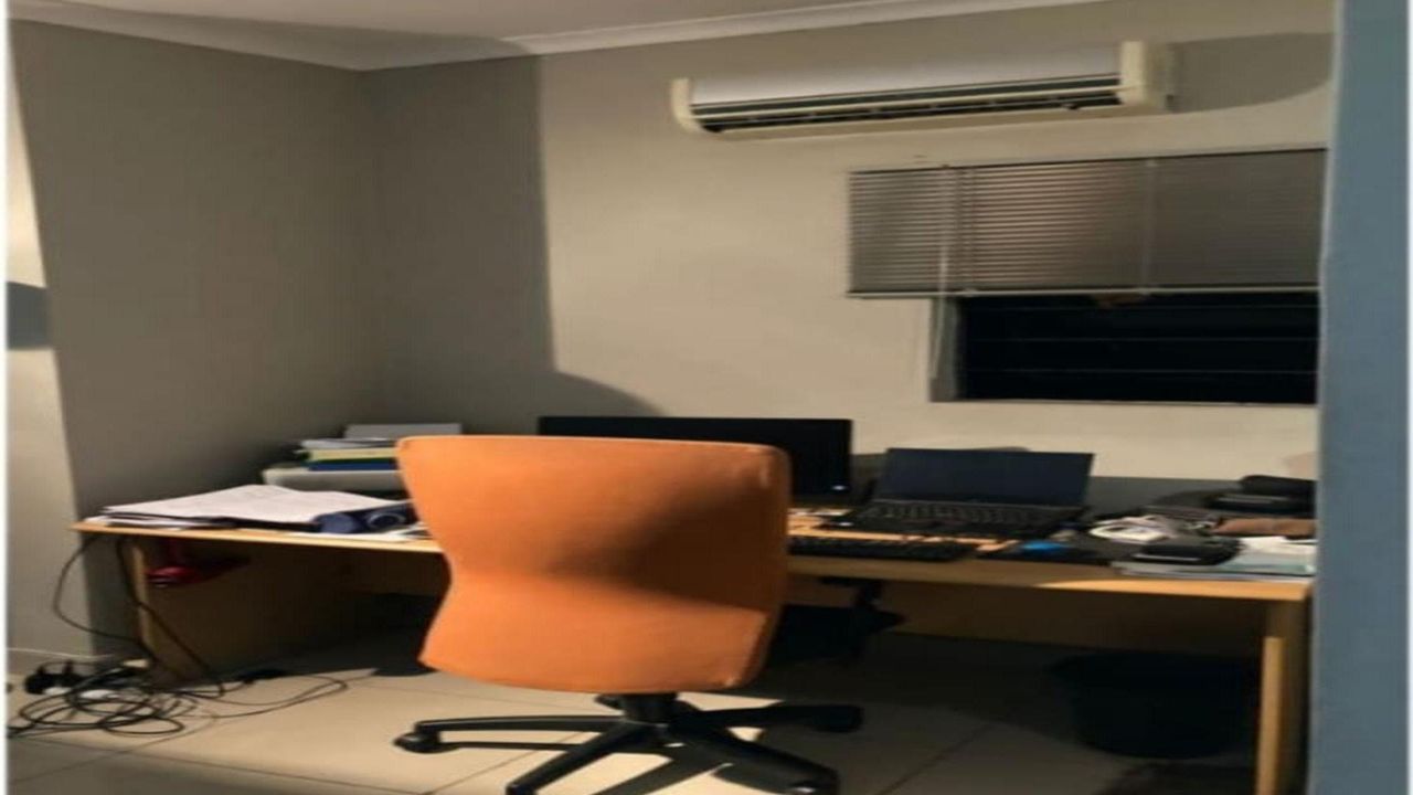 Photo 10 of 10
