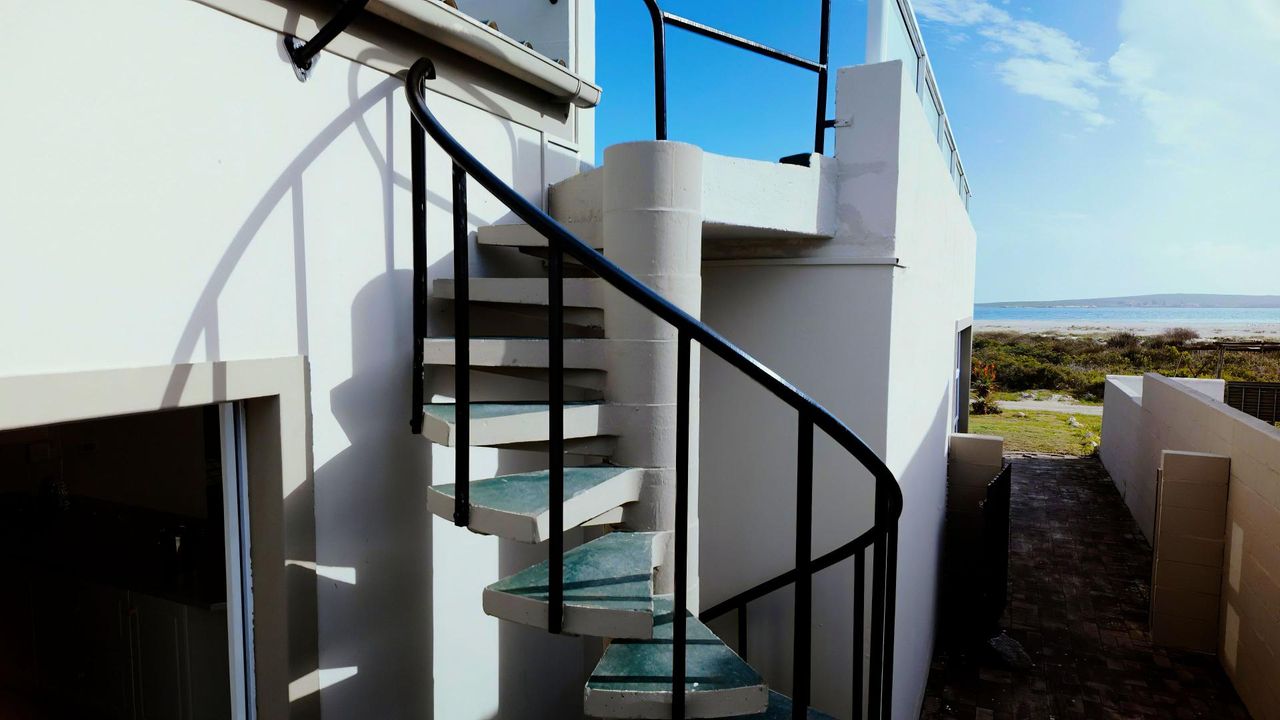 Photo 11 of 31