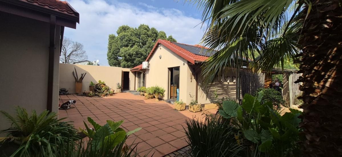 Photo 12 of 37