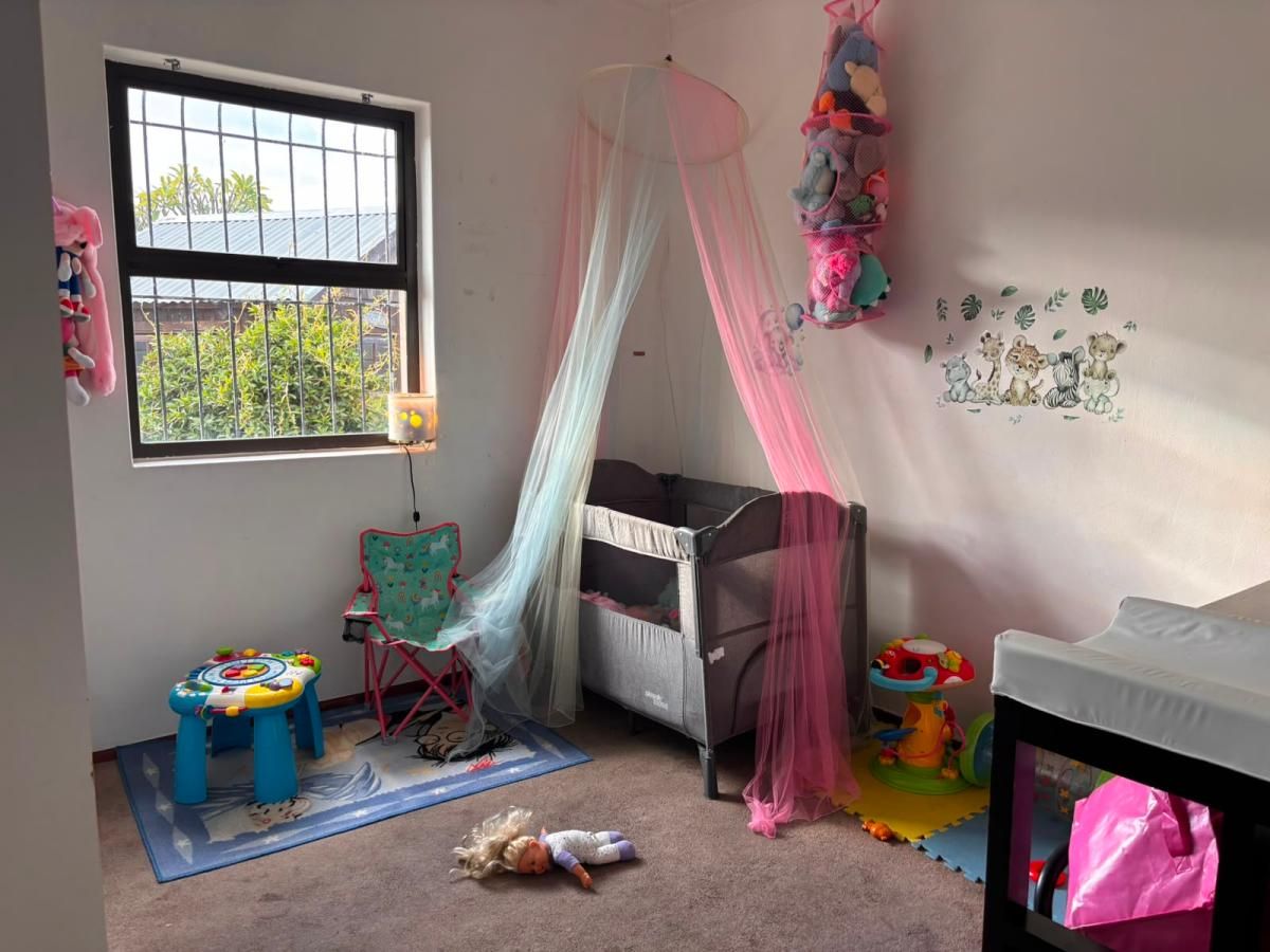 2 Bedroom semi-detached cottage for sale in Edgemead, Goodwood