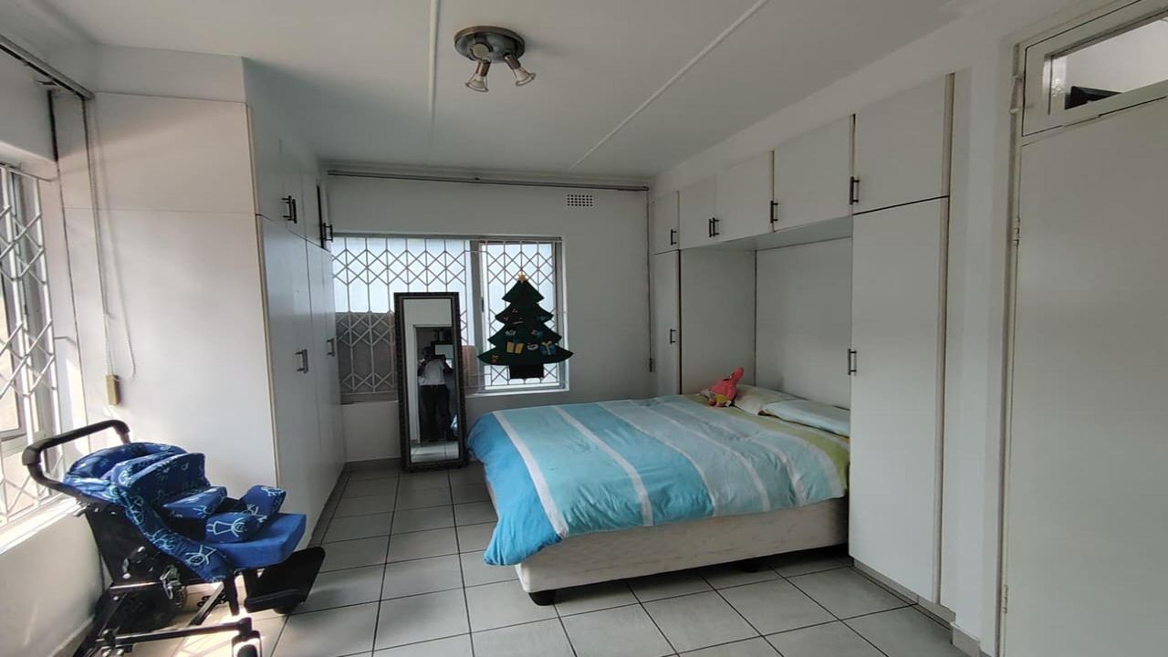 Photo 17 of 28