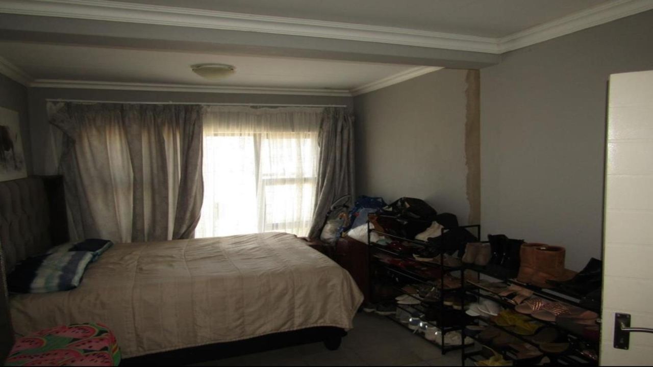 Photo 20 of 24