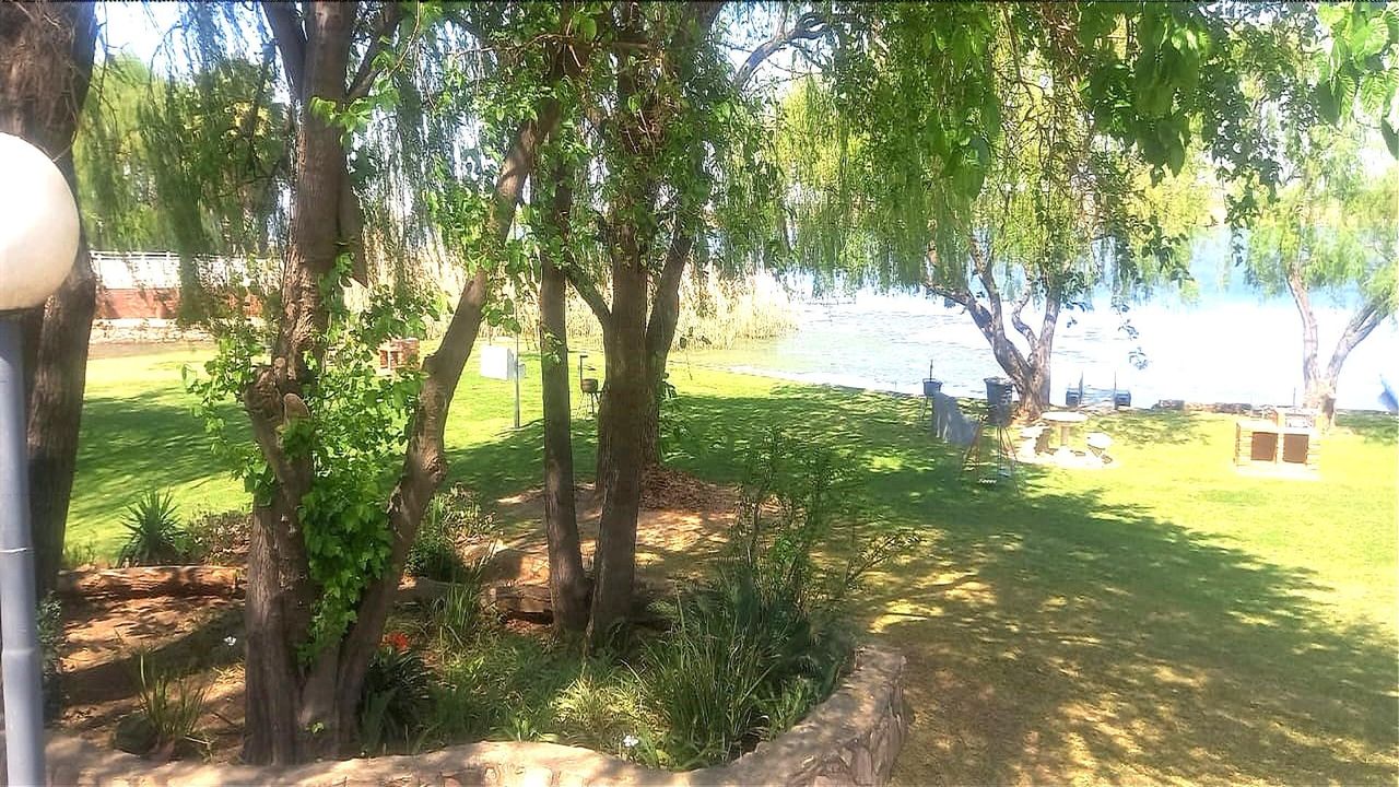 Photo 22 of 24