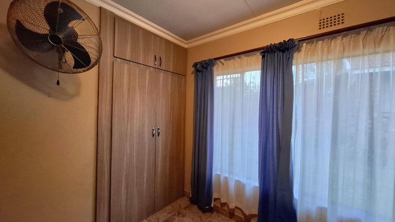 Photo 9 of 24