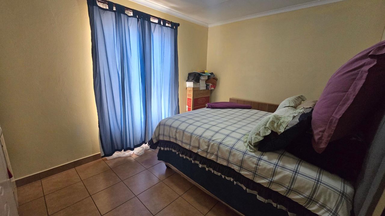 Photo 12 of 18
