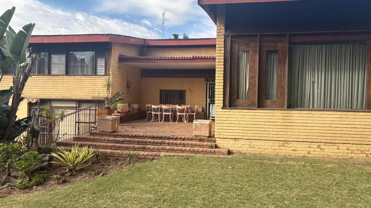 Photo 12 of 27