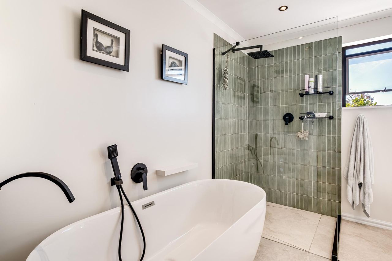 Photo of 5 Bedroom house for sale in Rondebosch, Cape Town