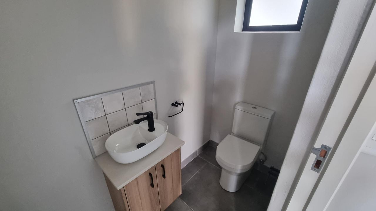 Photo 16 of 38
