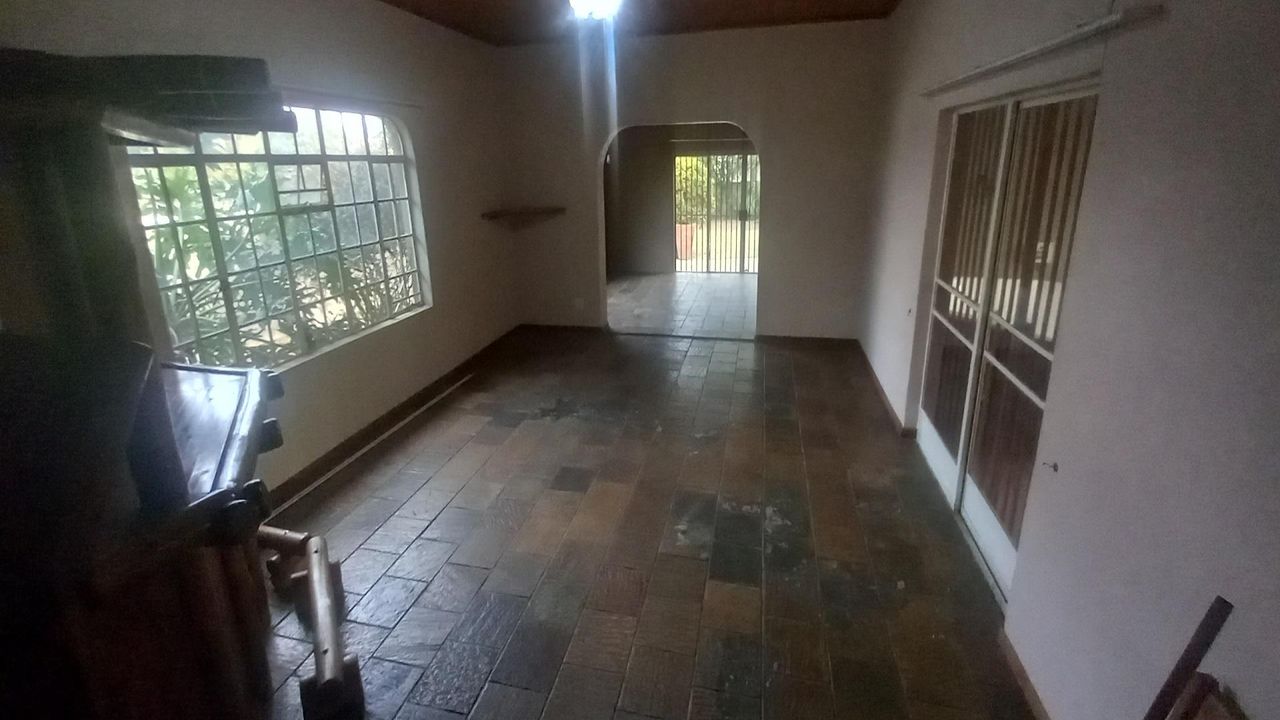 Photo 4 of 21