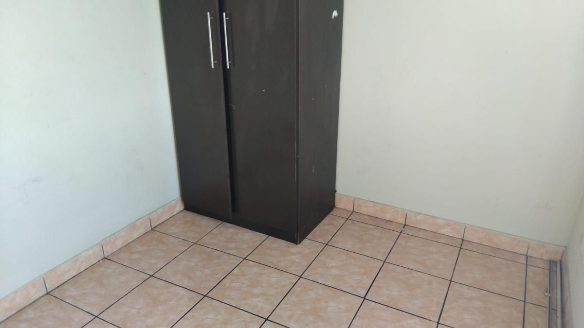 Photo 17 of 28