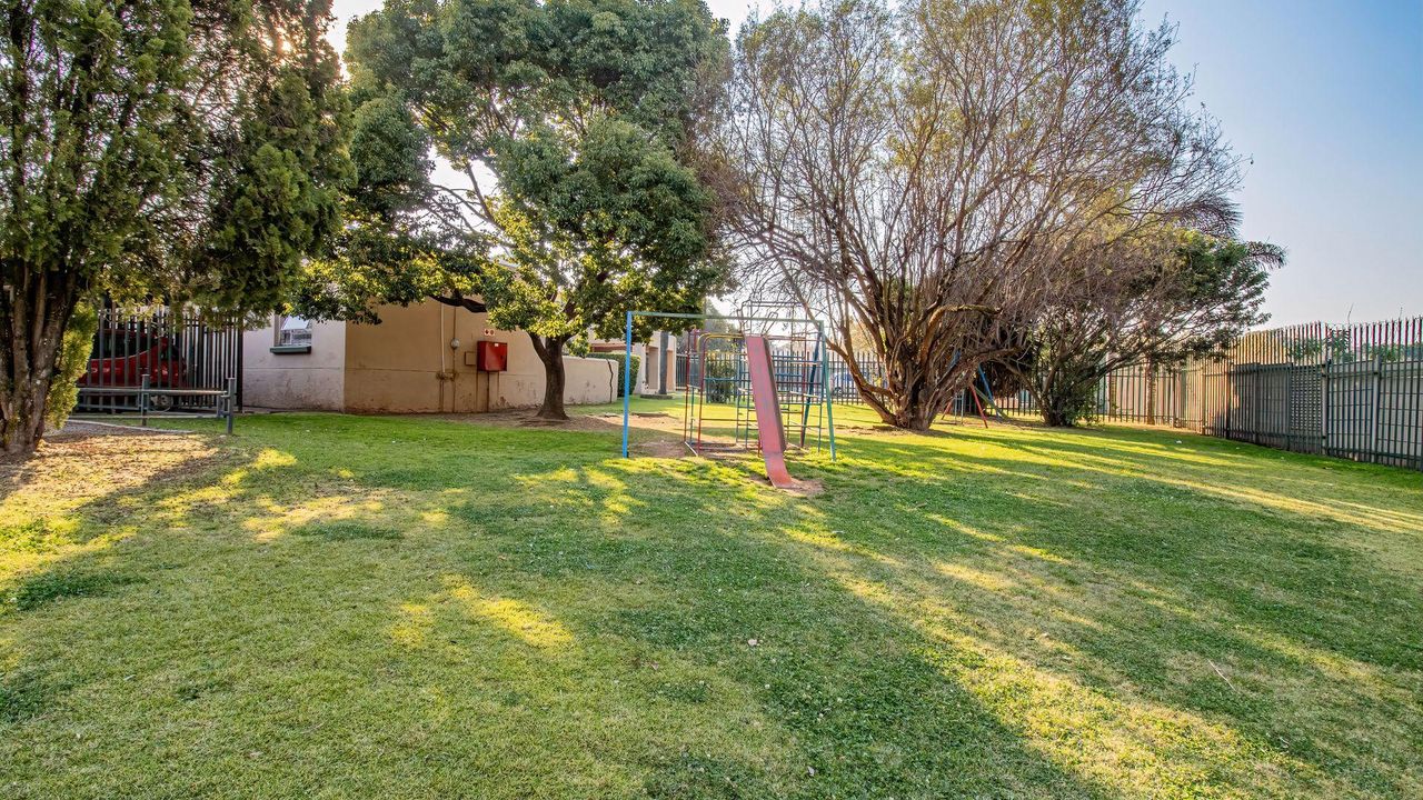 Photo 7 of 28