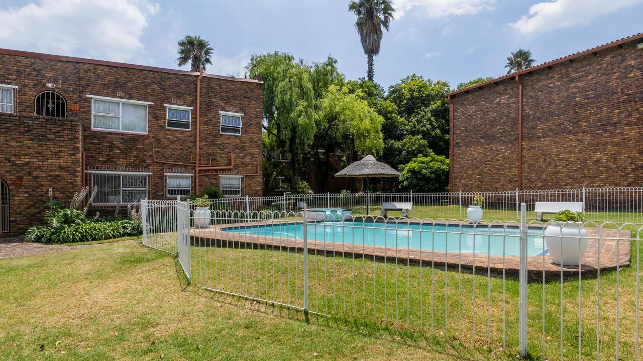 Photo 3 of 19