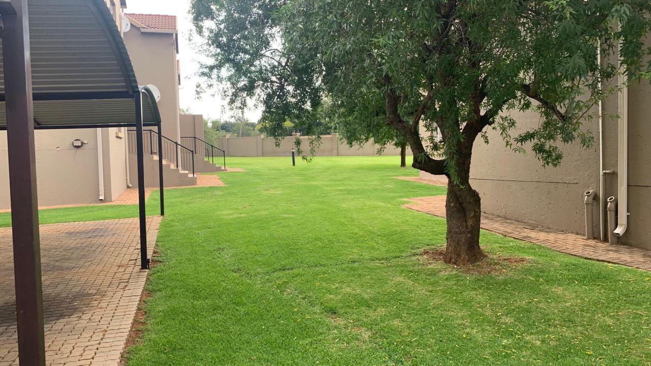 Photo 13 of 15