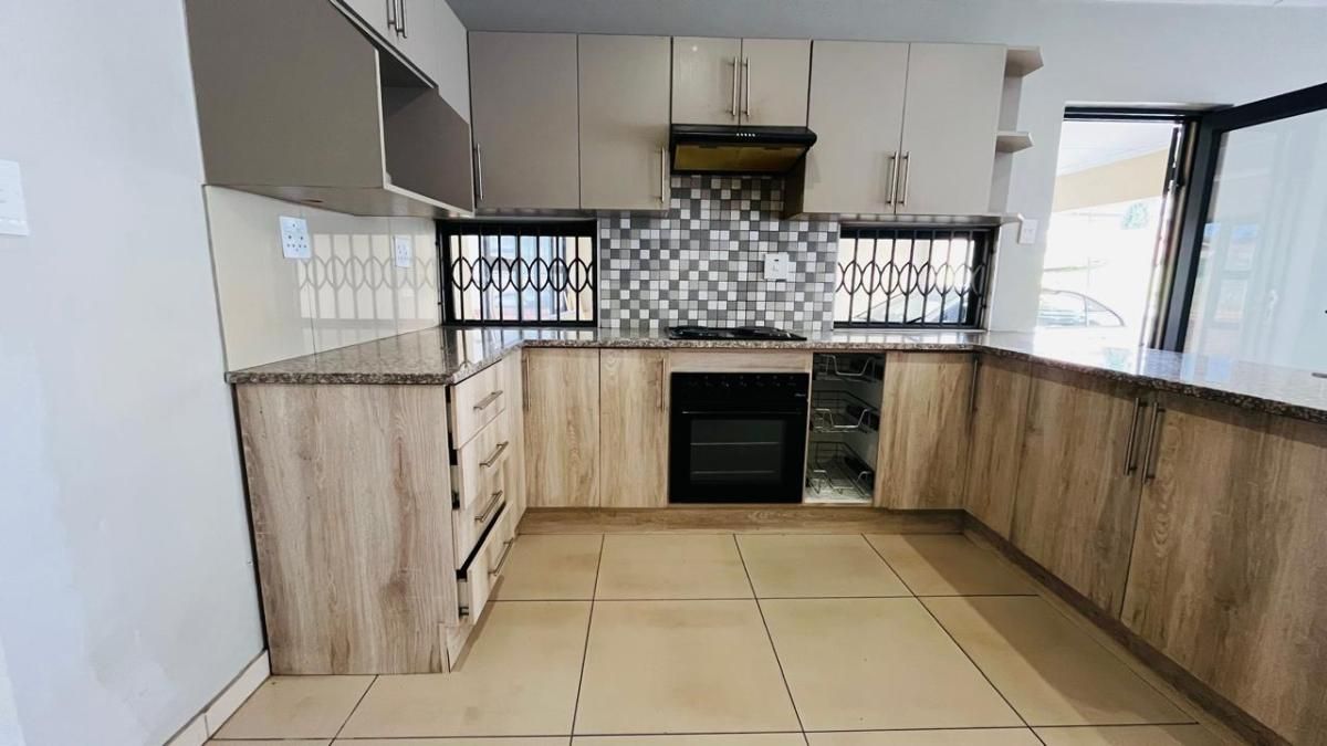 Photo of 3 Bedroom duplex townhouse - sectional for sale in Jackaroo Park, Witbank