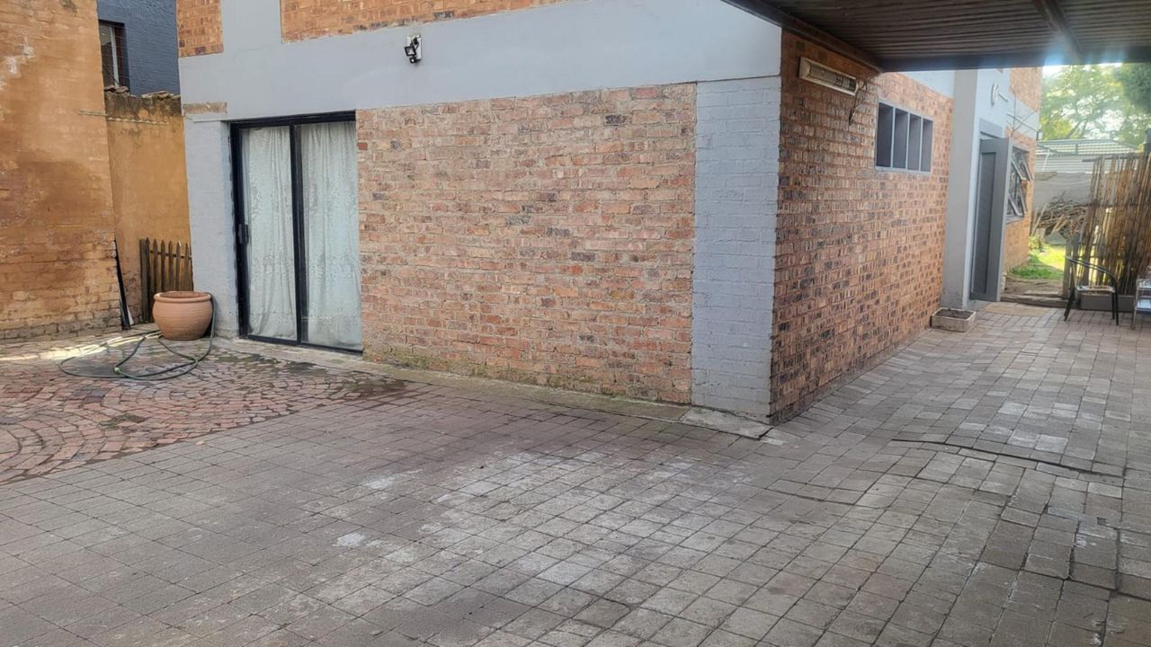 Photo 13 of 20