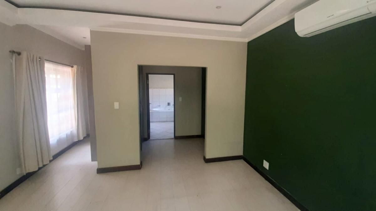 Photo 9 of 24