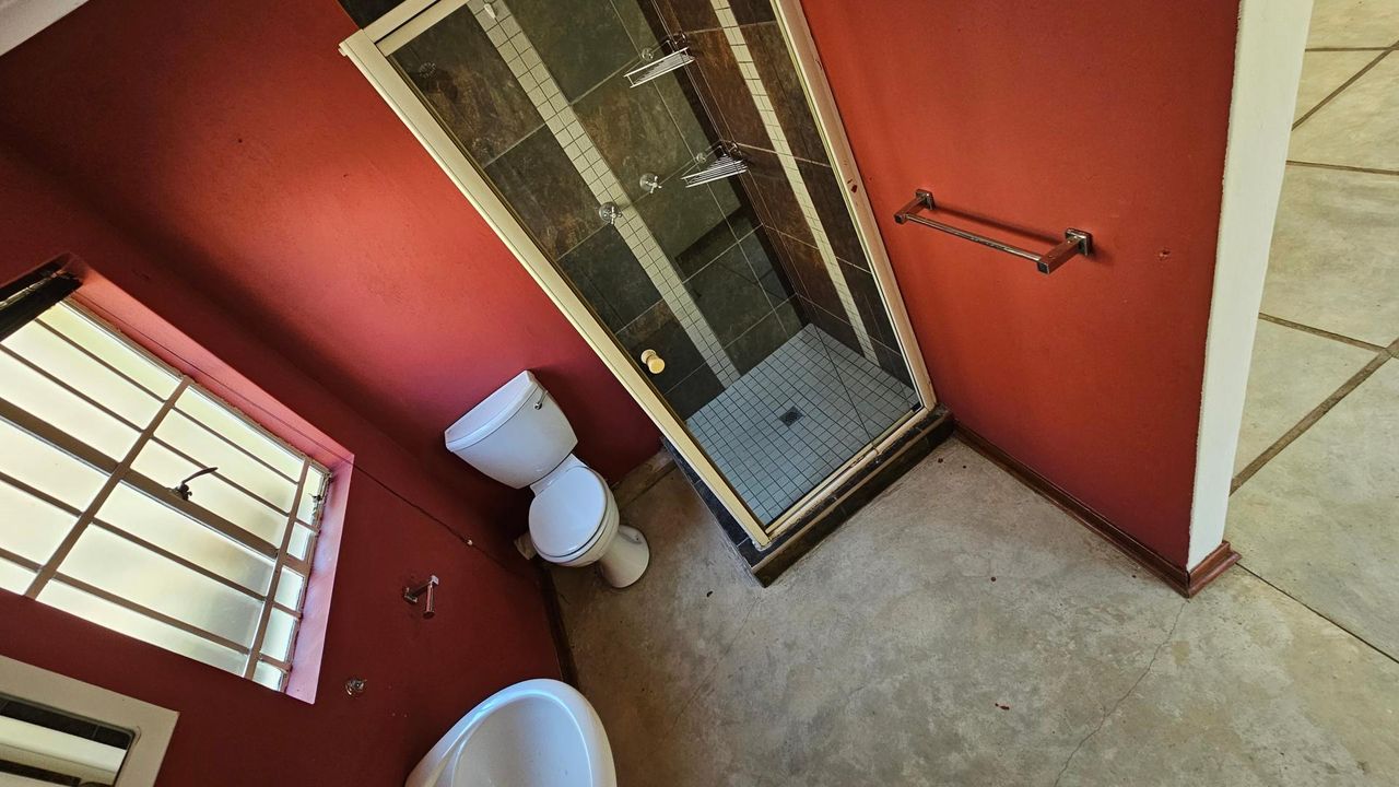 Photo 17 of 25