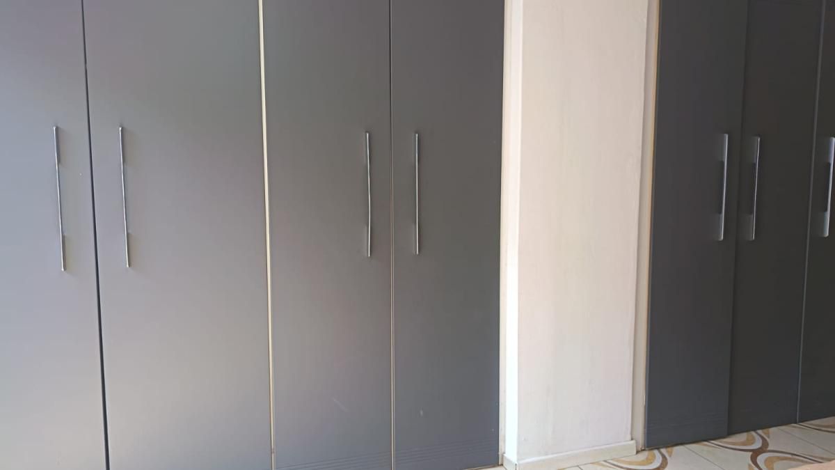 Photo 16 of 23
