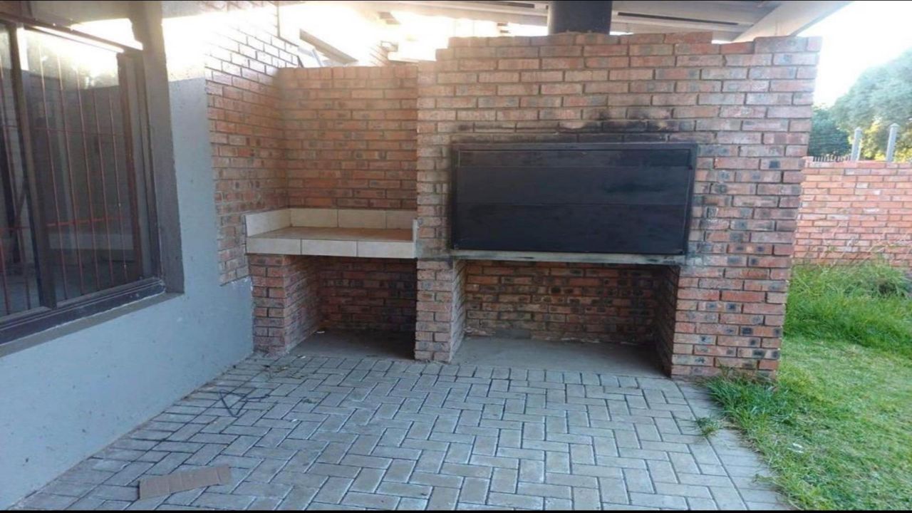 Photo 5 of 24