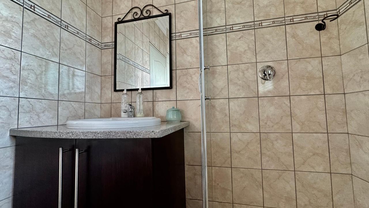 Photo 25 of 43