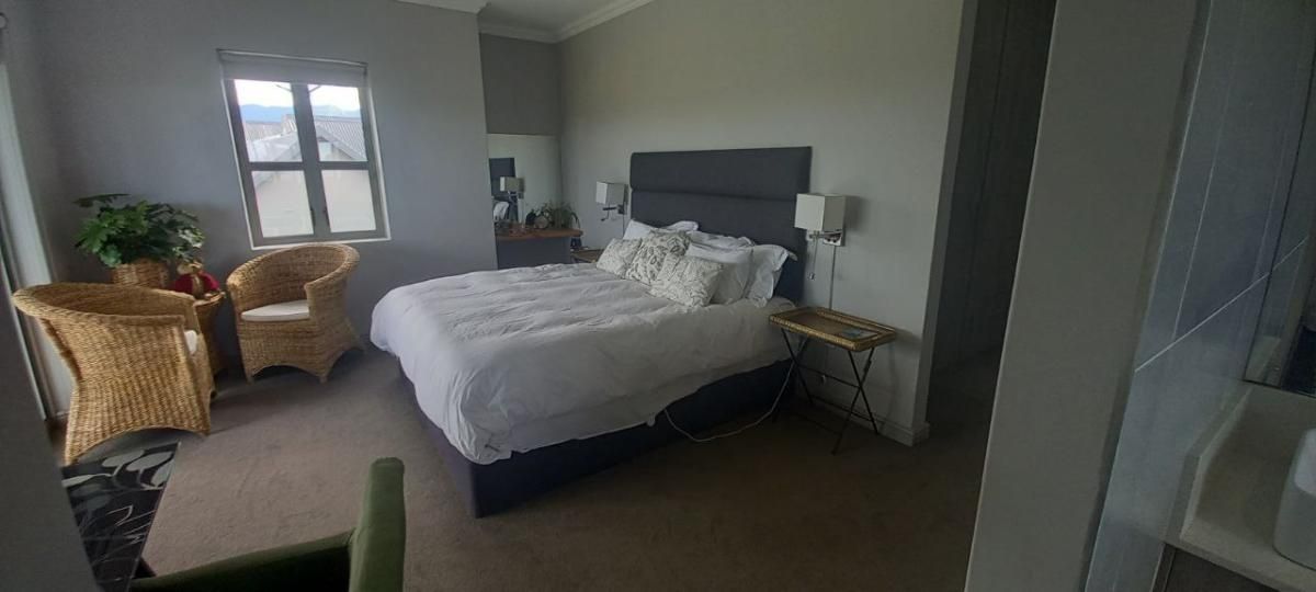 Photo 21 of 25