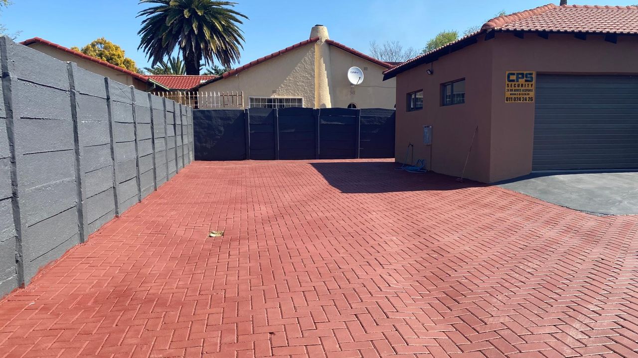 Photo 3 of 34