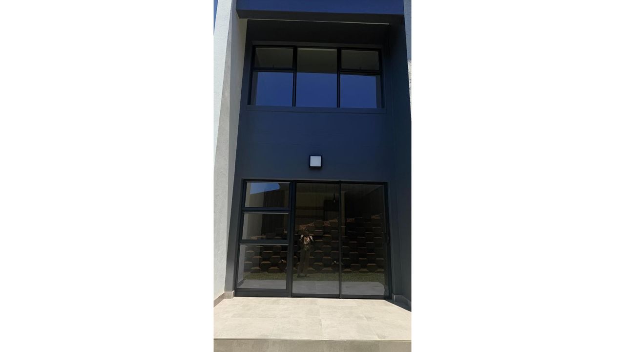 Photo 3 of 29
