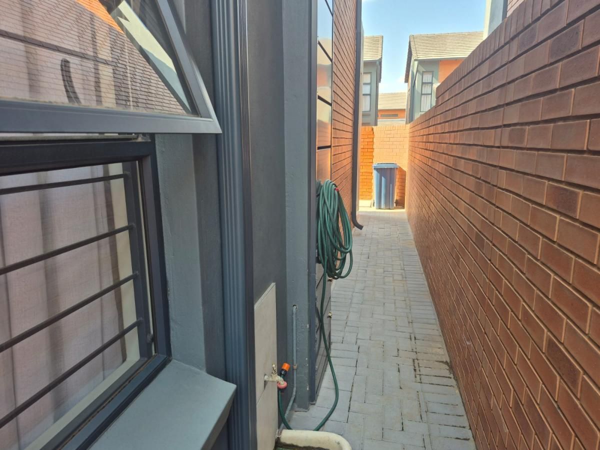 Photo 3 of 20