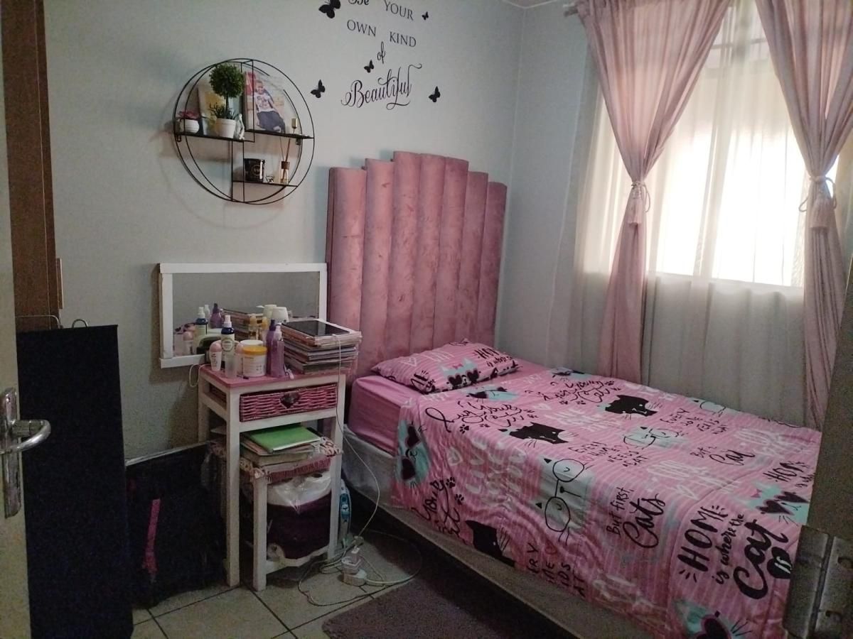 Photo 11 of 25