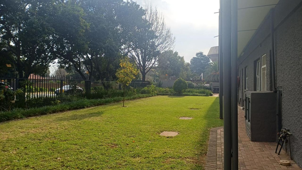 Photo 17 of 24