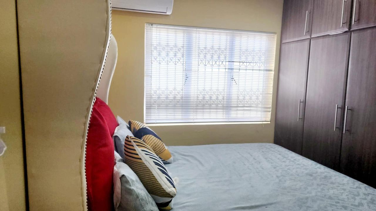 Photo 18 of 21