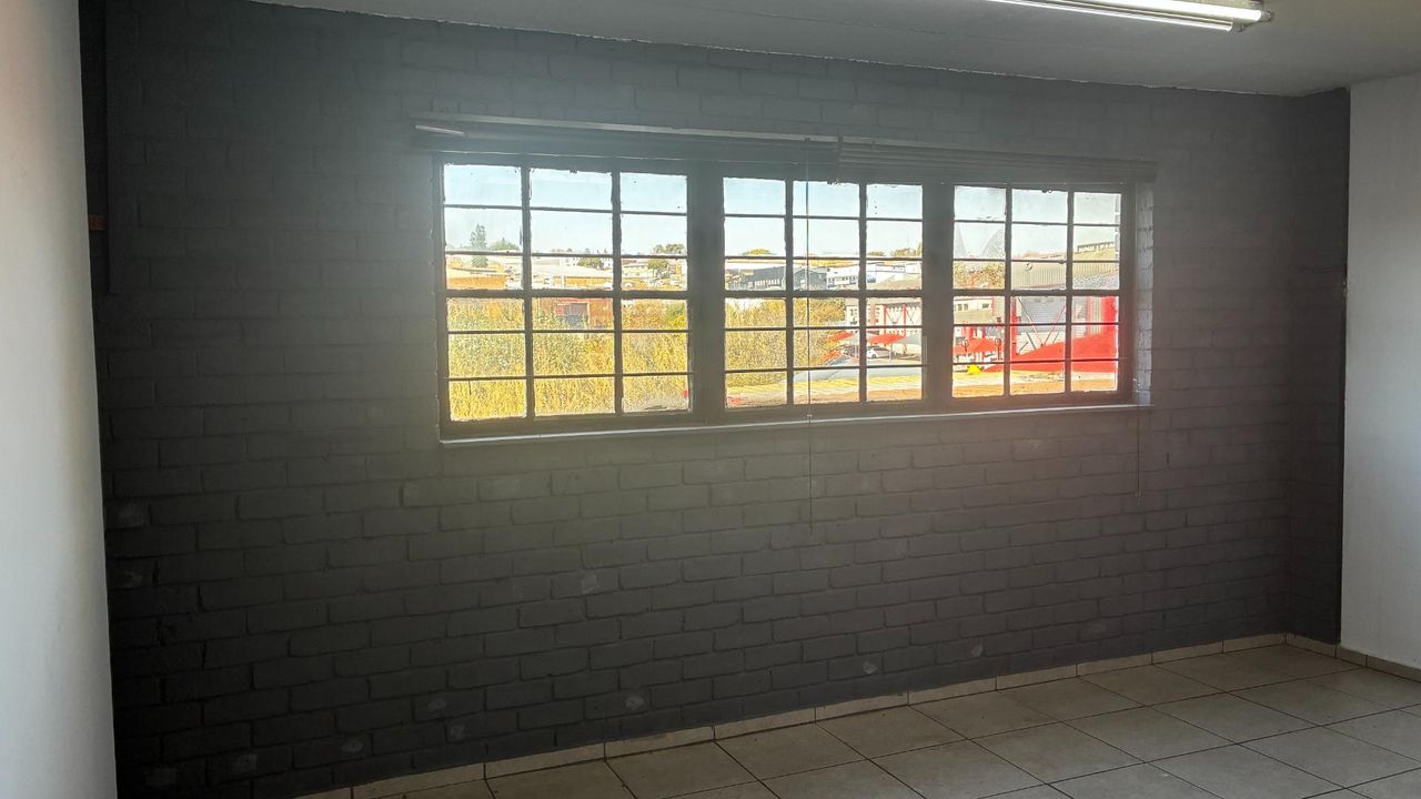 Photo 13 of 18