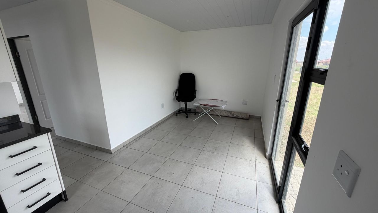 Photo 7 of 25