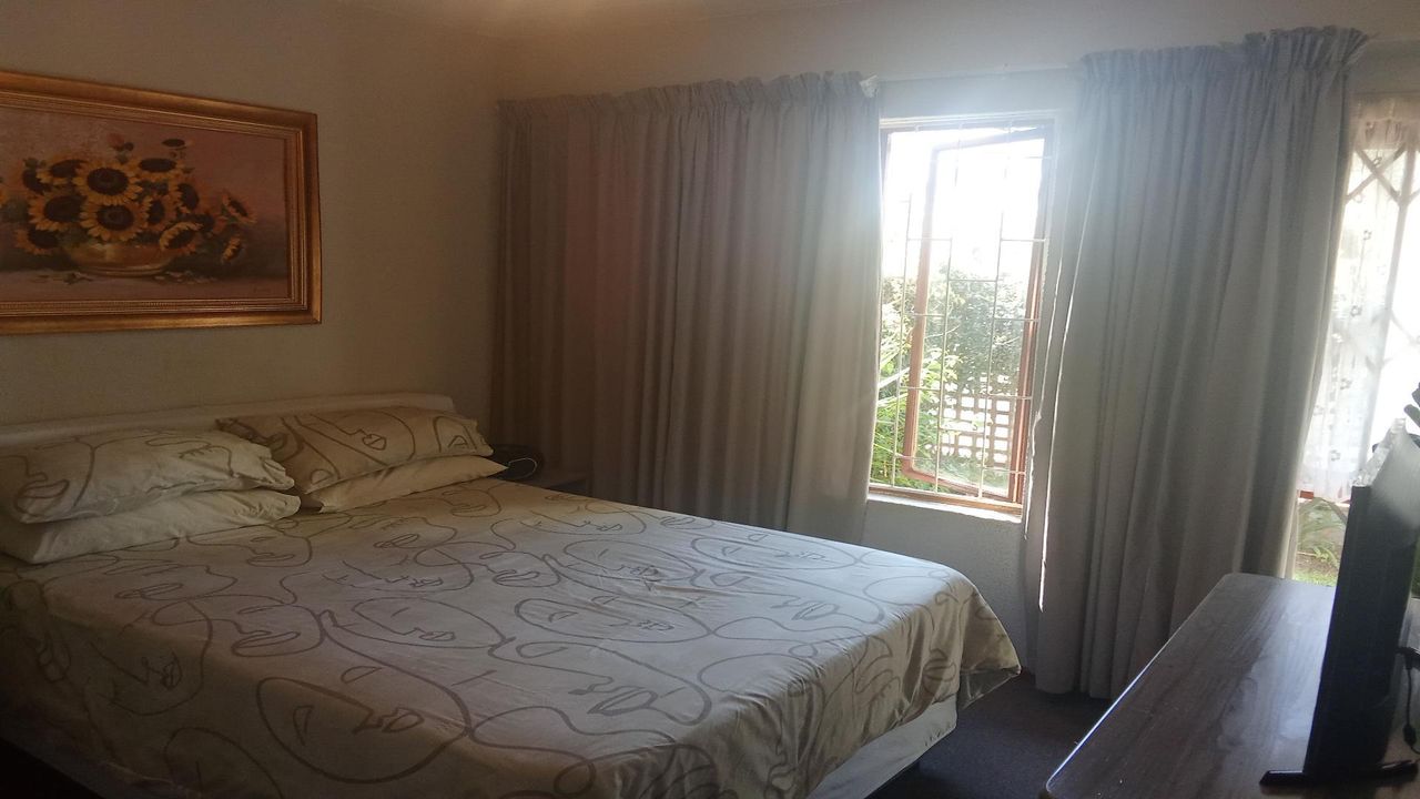 Photo 6 of 28