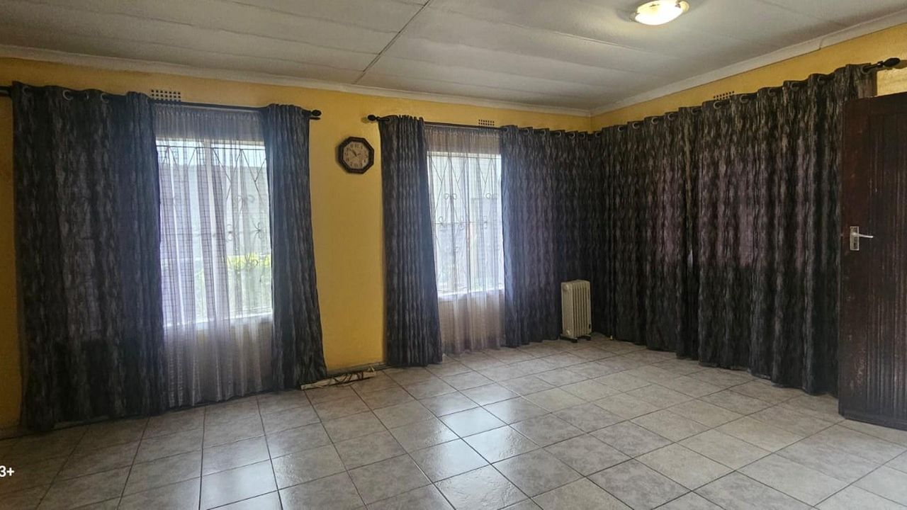 Photo 7 of 14